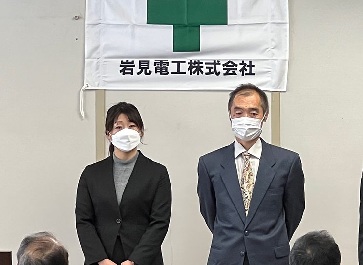 新入社員を紹介、挨拶もしてもらいました。